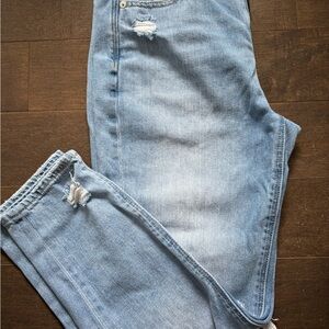 AMERICAN EAGLE MOM JEANS